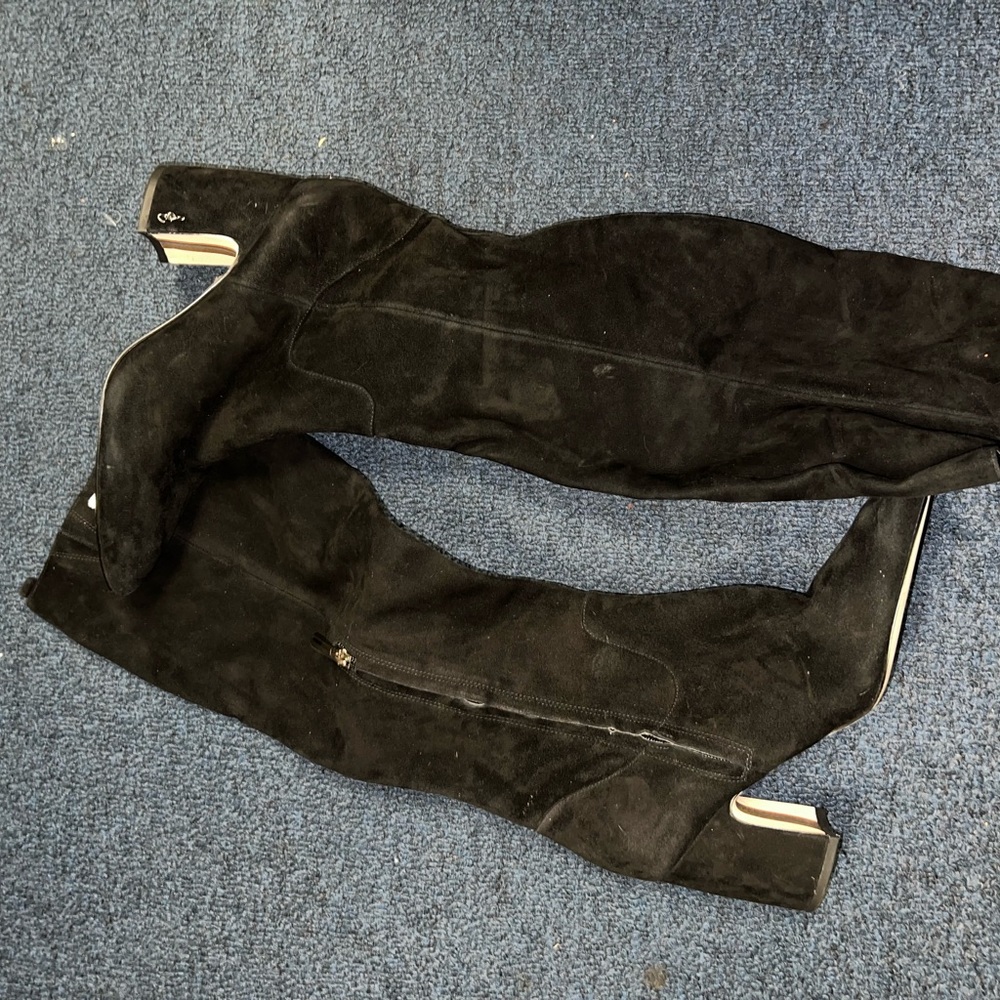 Boots - Picture 2 of 4